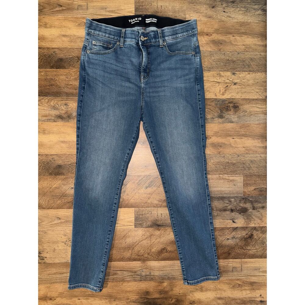 Torrid women’s bombshell skinny premium stretch blue jeans